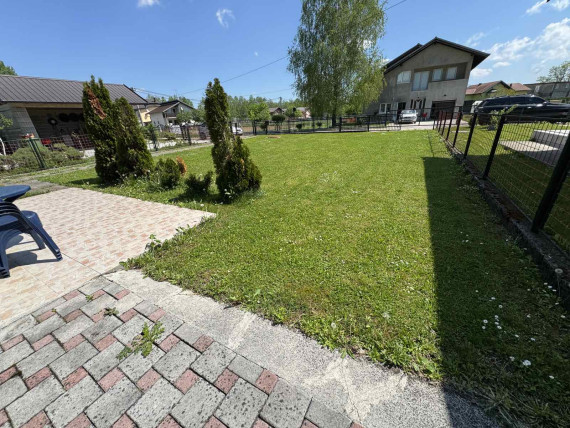 PRODAJE SE - Vikendica - Kod hipodroma - BIHAĆ