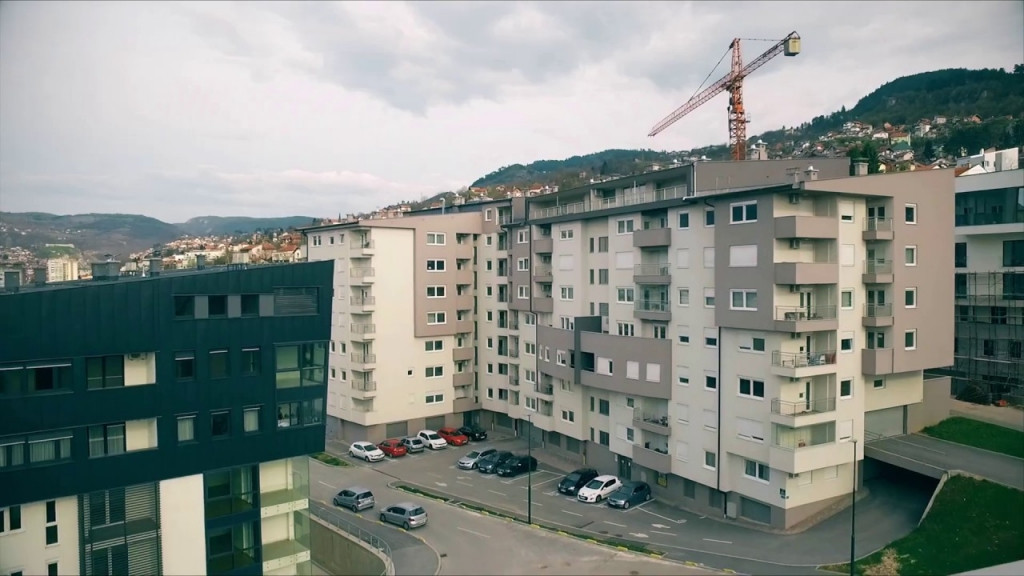 Tržište nekretnina u BiH: Ljudi su još u grču, teško se upuštaju u kupovinu, banke usporile proces za dobijanje kredita